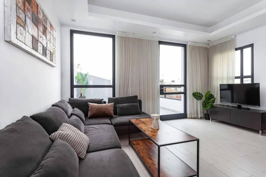 2bedroom 7 With Shelter Apartment